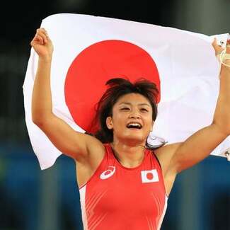 伊調馨が決めた!五輪4連覇「最後はお母さんが助けてくれた」