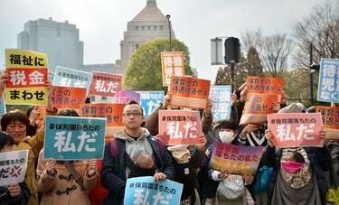 「＃保育園落ちたの私だ」が大反響　政権揺るがした首相答弁と国会ヤジ