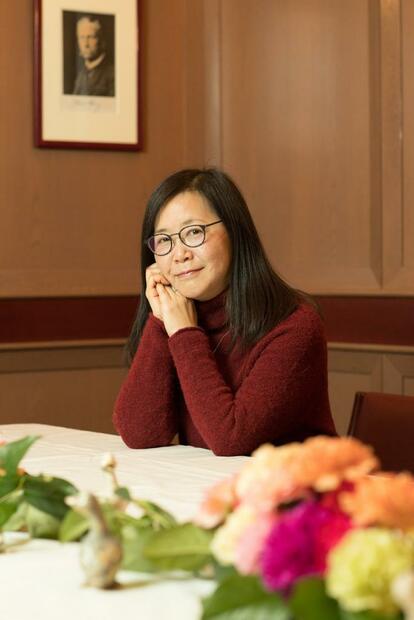 飯嶋慶子(いいじま・けいこ)/1960年、埼玉県生まれ。聖ヒルデガルト料理研究会主宰。ロンドン・スクール・オブ・アロマテラピー・ジャパンでアロマセラピストの資格を取得後、アロマセラピストとして活動。翻訳書に『聖ヒルデガルトの治療学』など(撮影/写真映像部・戸嶋日菜乃)