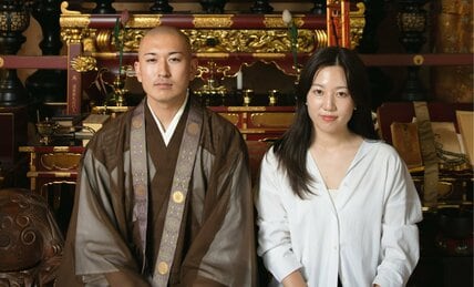 お寺の縁側で地域や海外の人々が雑談をするような場に　英語教育に関わる妻と互いの挑戦を応援