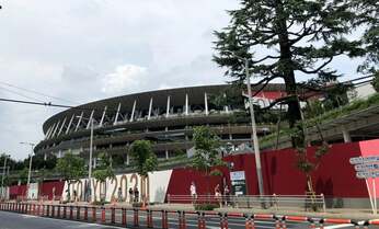 陸上競技スタートで国立競技場がメインも「近づけない」もどかしさ…五輪モニュメントは長蛇の列