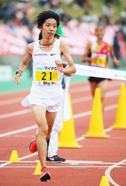 「第72回福岡国際マラソン」を走る設楽悠太　（ｃ）朝日新聞社