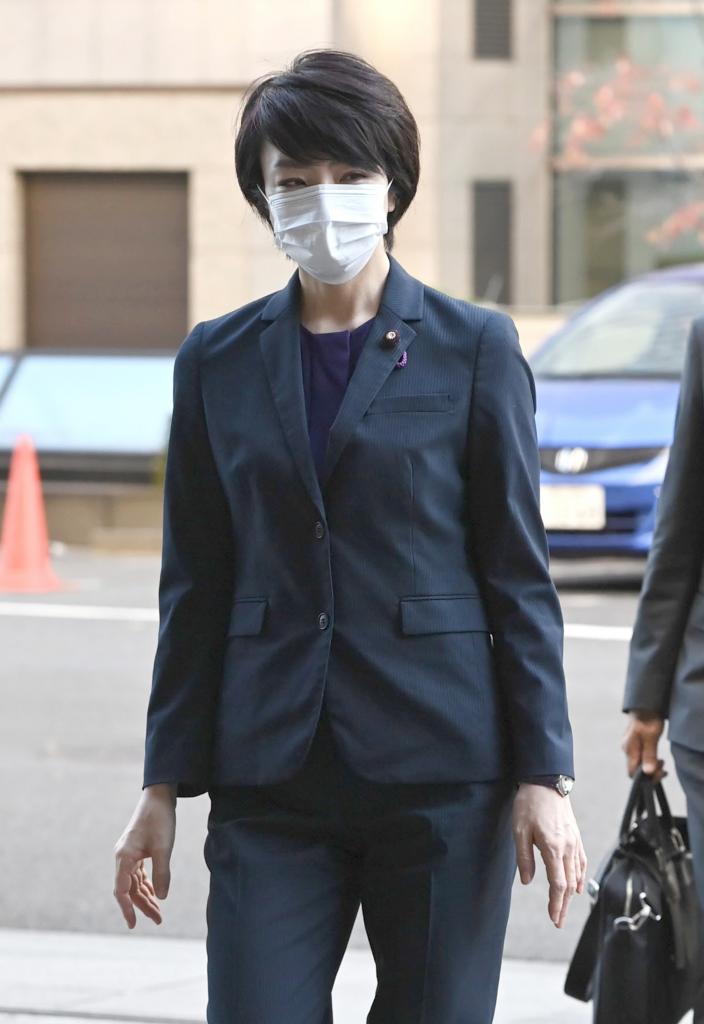 保釈後、出廷のため東京地裁に入る参院議員の河井案里被告（C)朝日新聞社
