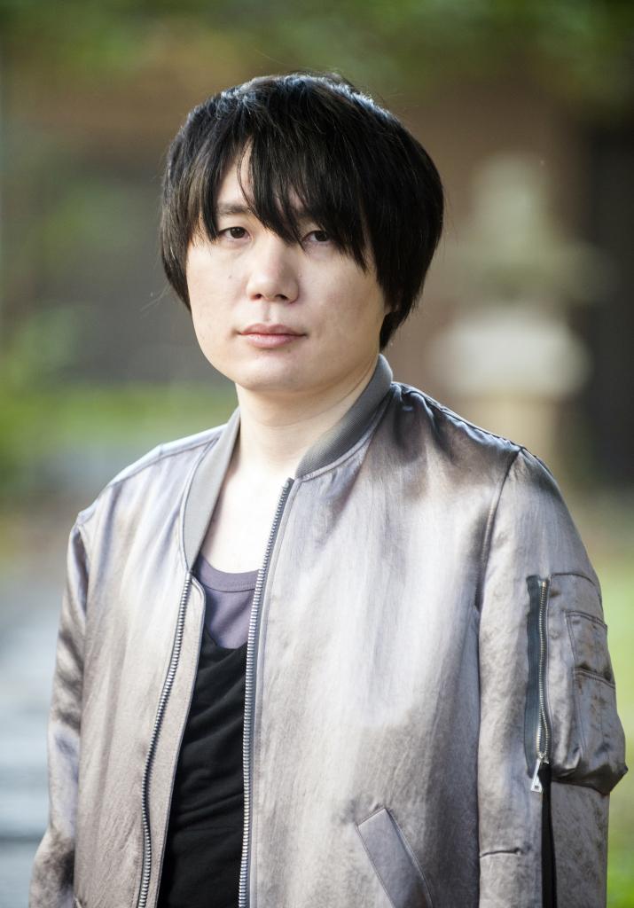 さとう・あまひこ／1988年1月16日生まれ。34歳。福岡市出身。2006年、18歳で四段。16年、名人位に就き3連覇。棋戦優勝4回。趣味はファッション、クラシック音楽など。愛称は「貴族」（photo　横関一浩）