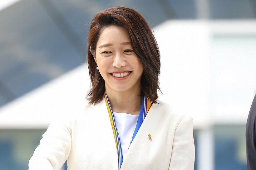 国民民主党から出馬予定の元NHKアナウンサー・牛田茉友氏（写真：Pasya/アフロ）