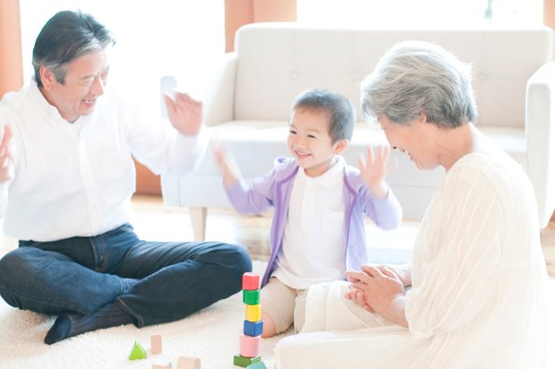 孫に医療保険をプレゼントするとお得（※写真はイメージ）
