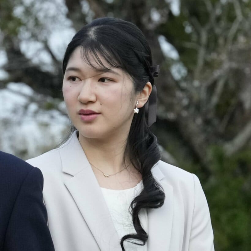 大学生だった愛子さまは両陛下と一緒に御料牧場でご静養。ジャケットに合わせた星のイヤリングが話題に＝2023年4月、栃木県、JMPA