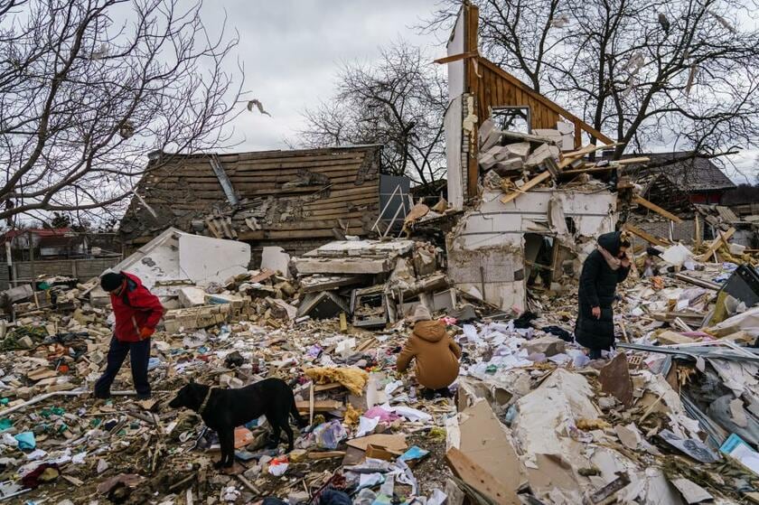家が破壊され、瓦礫が散乱していた（Getty Images）