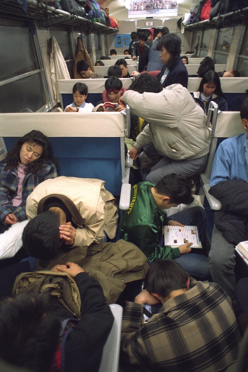 青春18きっぷの人気を伝える写真。1993年の様子