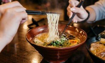 人気ラーメン店がルール違反客に「損害賠償請求」の波紋 “ラーメン弁護士”が語る「店側のねらい」とは