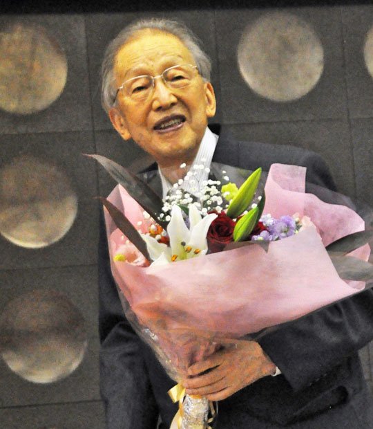 約３年前には吉田さんの米寿を祝う会が東京で開かれ、平和運動の関係者ら約６０人が全国から駆けつけた＝２０１４年１１月