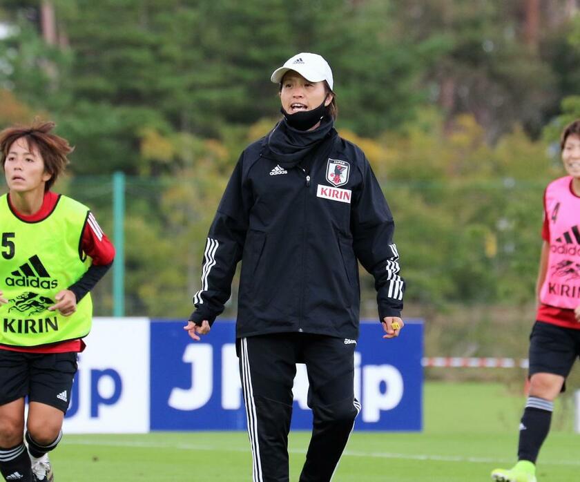 女子サッカー日本代表の高倉麻子監督（写真：西森彰）