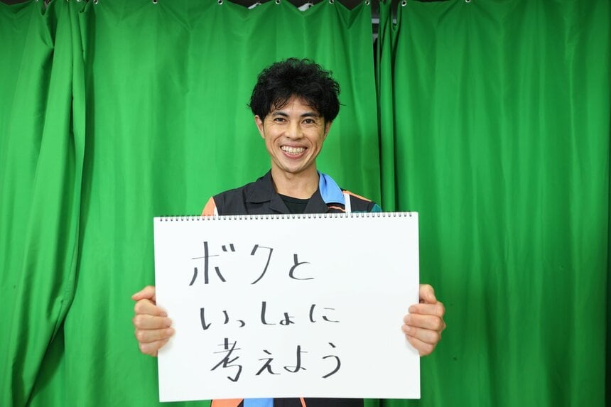 小島よしおさん（写真／松永卓也＝写真映像部）