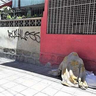 路線バスで「運賃払えない」 路上のホームレスの目や口にハエ デルタ株でアジアの都市に異変