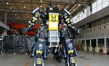 【動画あり】15秒で「変形」、人が乗って操縦するロボット　4億円で世界で初めて販売