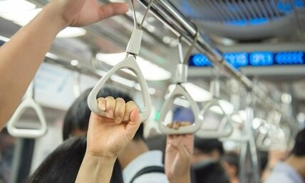 「この人痴漢です」　電車内で女性の体を触った若い男を「絶対に逃がさない」という覚悟　北原みのり