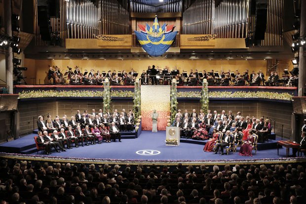 ストックホルムのコンサートホールで開かれた２０１５年のノーベル賞授賞式（代表撮影）　（ｃ）朝日新聞社
