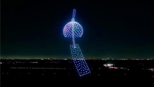 写真・図版(1枚目)| ドローンスクール下関、柳井金魚ちょうちん祭りにて300機による記念ドローンショーを8月13日(水)に実施
