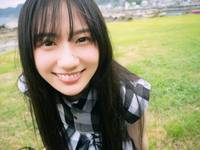 写真・図版（1枚目）| 「B.L.T.9月号」は乃木坂46・川崎桜が約3年ぶりに表紙にカムバック！ さらに、小川彩、林瑠奈も登場。3人が織りなす、美しい夏の短編集。