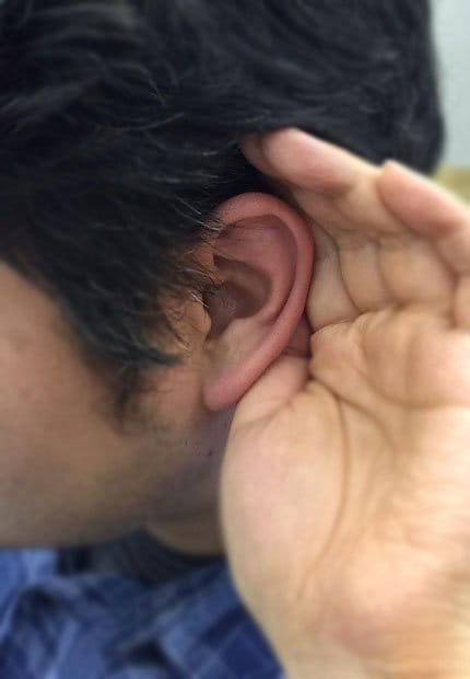 突発性難聴は原因不明で突発的に起こり、多くは片方の耳が聞こえなくなる病気だ（※イメージ写真）