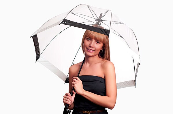 女性向けのふんわりシルエットの深張り傘で、雨の日もオシャレに