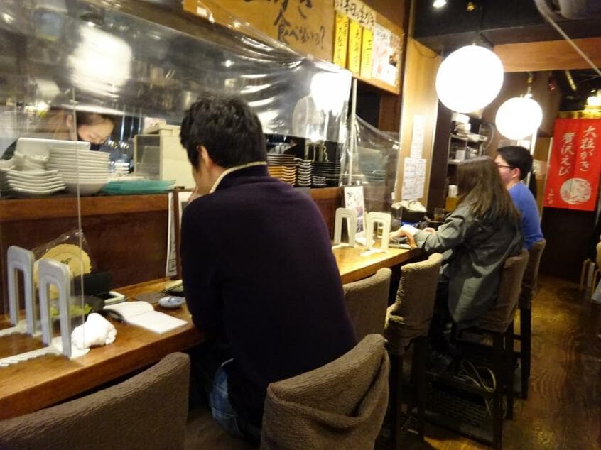 大切なのは「一人」ではなく、しゃべらないこと。いつもなら客が多くて入れない名店を一人でたずねるのも悪くない