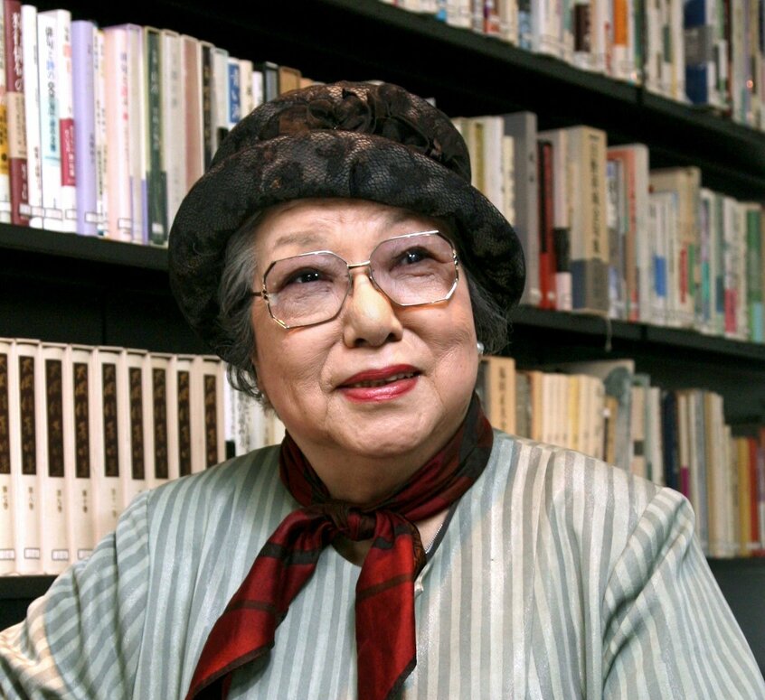 8月に亡くなった詩人の新川(しんかわ)和江さん。戦時中に詩作を始め、1983年、女性のための季刊詩誌「現代詩ラ・メール」を吉原幸子と共に創刊。女性詩人の活動を支援した(写真は2009年撮影)