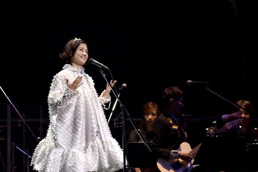 2019年1月28日に東京・NHKホールでアルバム発売記念コンサート「原田知世 Special Concert 2019 “ L’Heure Blue”」を行う。http://haradatomoyo.com/。写真は2017年11月28日に行われたBunkamura オーチャードホールのコンサート。撮影/Naomi Wada