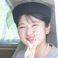〈愛子さまの存在感〉愛子さま 黒のベールが美しく風にゆれた瞬間「にっこり」 レディの品格と落ち着きが備わった理由