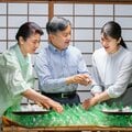〈皇室の「夏」〉雅子さまが皇居で愛しむ蚕「この子はちゃんと食べられるかしら」 愛子さまも飼育歴10年以上