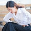 【医師解説】突然の便意でパニック障害になった22歳女性 原因にアプローチする漢方治療で回復