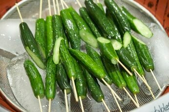 味付け「冷やしキュウリ」にO157が大増殖するメカニズム 100本中1本でアウト「食中毒」のコワい実態