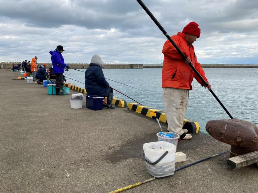 釣りを楽しむ人たち。やはり人生「楽しむ」ことが大事です