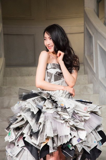 JY（＝知英）豪奢な「新聞紙ドレス」で登場！ 映画『リベンジgirl』主題歌を初披露