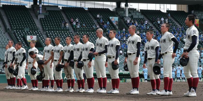 夏の甲子園2回戦で敗退した大阪桐蔭の選手たち(c)朝日新聞社