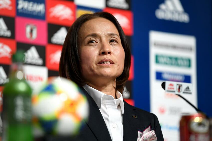 女子サッカー日本代表の高倉麻子監督 (c)朝日新聞社