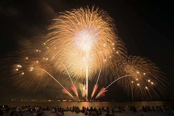 明日30日（土）は隅田川花火大会。ほか全国各地で、大輪が夜空を焦がす季節を迎えます