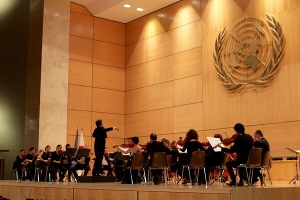 玉置浩二作曲「歓喜の歌」、柳澤寿男指揮のもと国連欧州本部で演奏