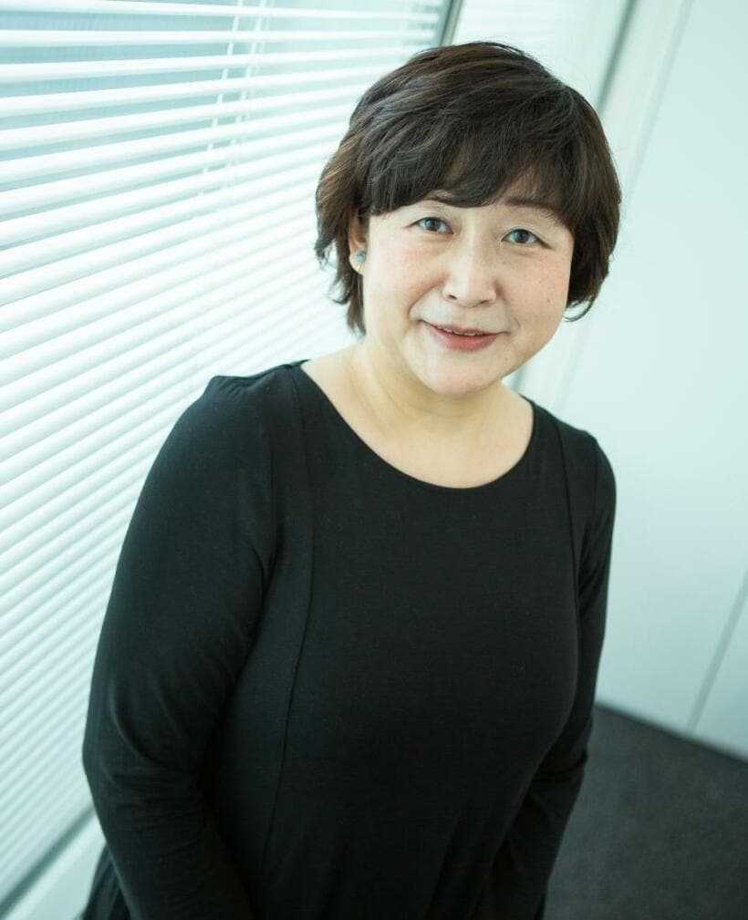 なかじま・きょうこ／１９６４年、東京生まれ。東京女子大学文理学部史学科卒。出版社勤務、フリーライターを経て、２００３年に『ＦＵＴＯＮ』でデビュー。１０年『小さいおうち』で直木賞を受賞、２０年に『夢見る帝国図書館』で紫式部文学賞など受賞多数（ｐｈｏｔｏ／写真部・張溢文）