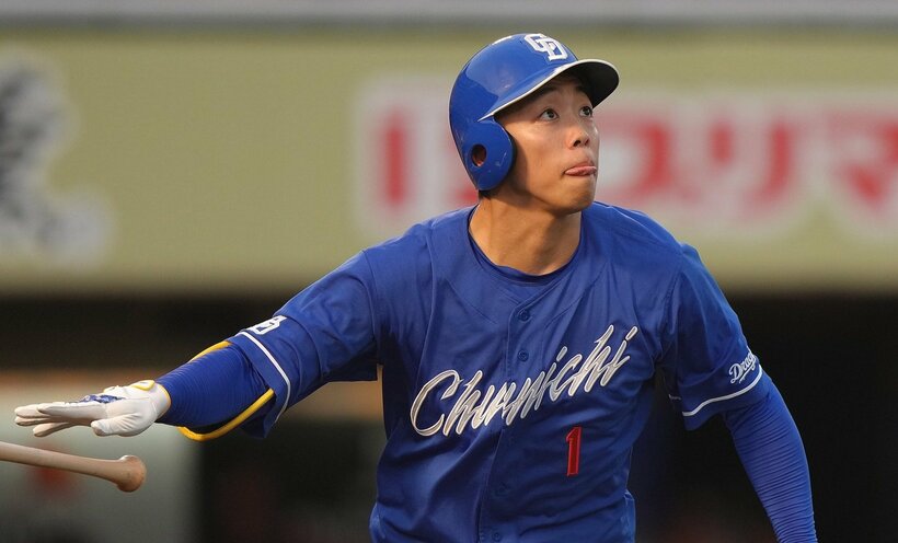 現在、首位打者の中日・岡林（日刊スポーツ）