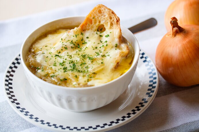 冬の季節にぴったりなオニオングラタンスープ！