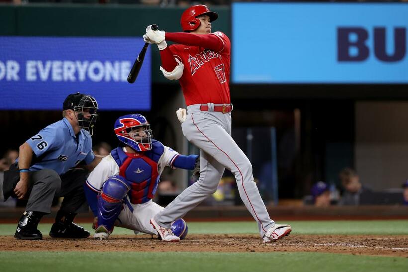 エンゼルスの大谷翔平は昨季、打っては４６本塁打、投げては９勝（２敗）の「二刀流」の活躍で、ア・リーグ最優秀選手（ＭＶＰ）に輝いた（ｇｅｔｔｙｉｍａｇｅｓ）