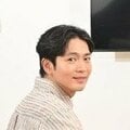 松下洸平「朝ドラでの僕の関西弁は、ほぼダウンタウンさんと高須さんのおかげです」 放送作家・高須光聖との対談で明かした意外な事実