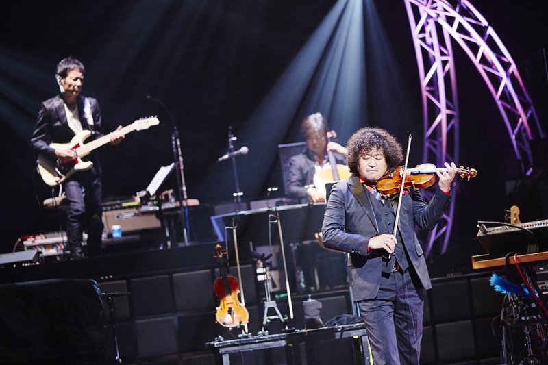 葉加瀬太郎、生誕50周年記念ベスト盤を引っさげたホール・コンサートツアー開幕