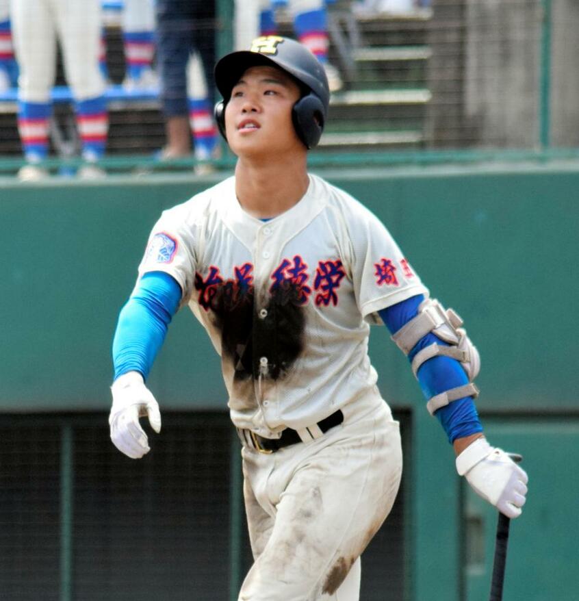 昨年のドラフトでソフトバンクから1位指名された花咲徳栄の井上朋也 (c)朝日新聞社