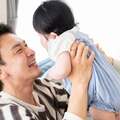 父親の産後うつとは? 1歳未満の子をもつ父親の約1割にメンタルリスクあり