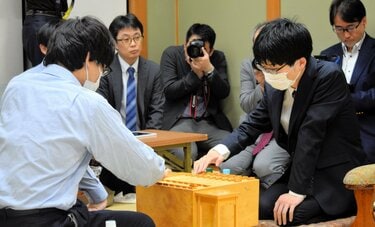 藤井聡太八冠を追う18歳の現役最年少棋士と15歳の奨励会員が対戦　藤本渚五段が「貫禄を示した」結果に