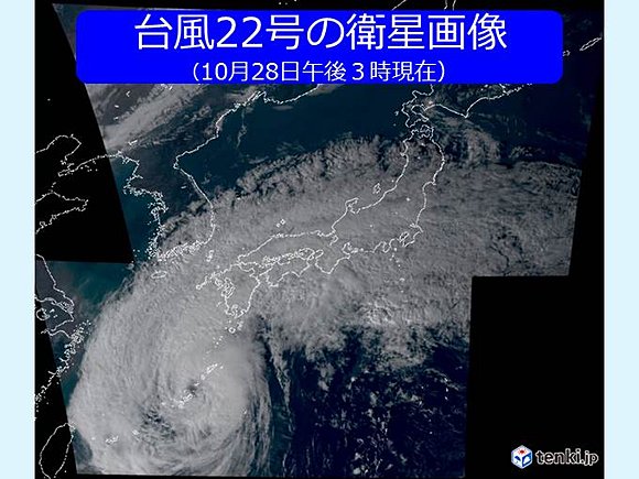 台風22号の雲の様子（28日午後3時現在）
