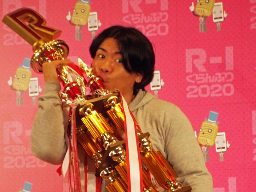 『R－1ぐらんぷり2020』で優勝したマヂカルラブリーの野田クリスタル（ｃ）朝日新聞社