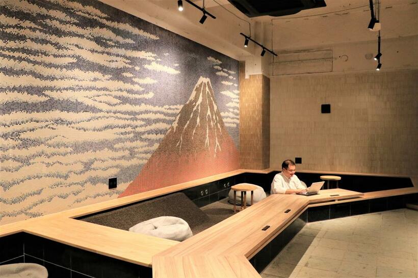 両国湯屋江戸遊「湯ｗｏｒｋ」／場所：東京都墨田区　入館料：一般２７５０円、会員２３５０円（湯ｗｏｒｋの利用料は入館料に含まれる）　利用時間：１１時～翌朝９時　その他：男女別。中学生未満入館不可（撮影／編集部・川口穣）